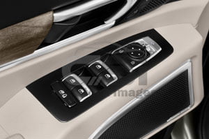 2021 Kia Telluride SX 4 Door SUV Door controls